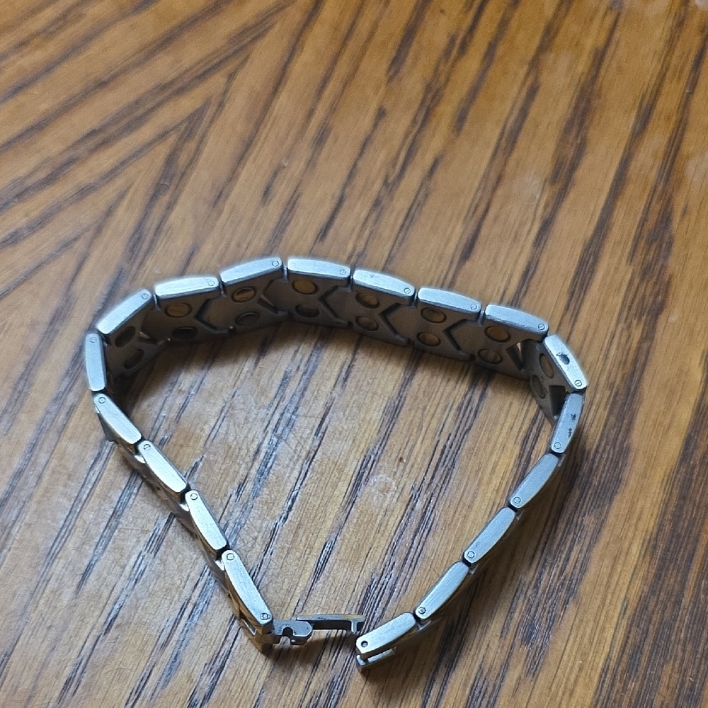 Elegant Silver Bracelet